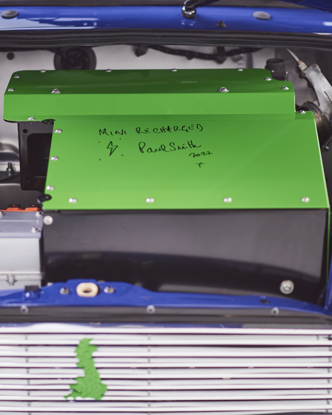 世界限定400本 Paul Smith×ESP MINI V GUITAR 世界限定400本 Paul Smith×ESP MINI V GUITAR